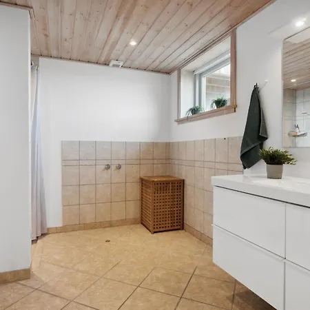 Fridhild - 10m From The Sea By Interhome